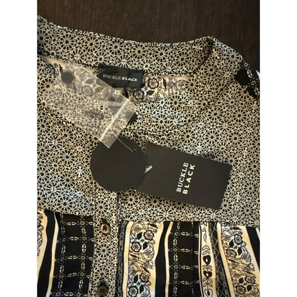 NWT Buckle Black Black & White Floral Long Sleeve Peasant Blouse Size XS - Picture 3 of 8